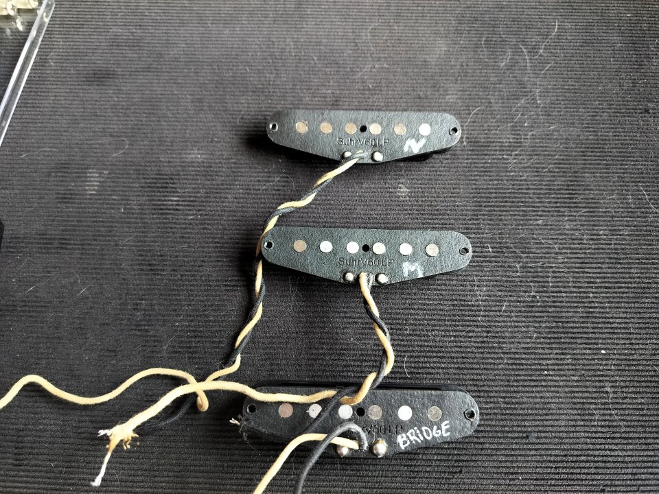 Set 3 pastillas Suhr V60LP Stratocaster de segunda mano · Foto 4 de 7 · Valladolid · 280 €