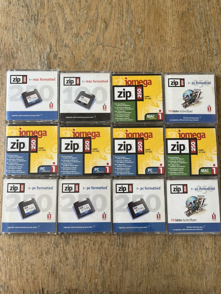 iomega zips 11 de 250 y 1 de 100 de segunda mano · Foto 1 de 2 · Barcelona · 80 €