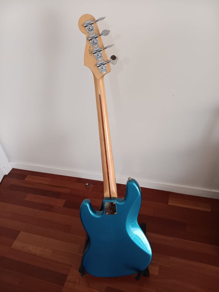 Fender Standard JAZZ BASS