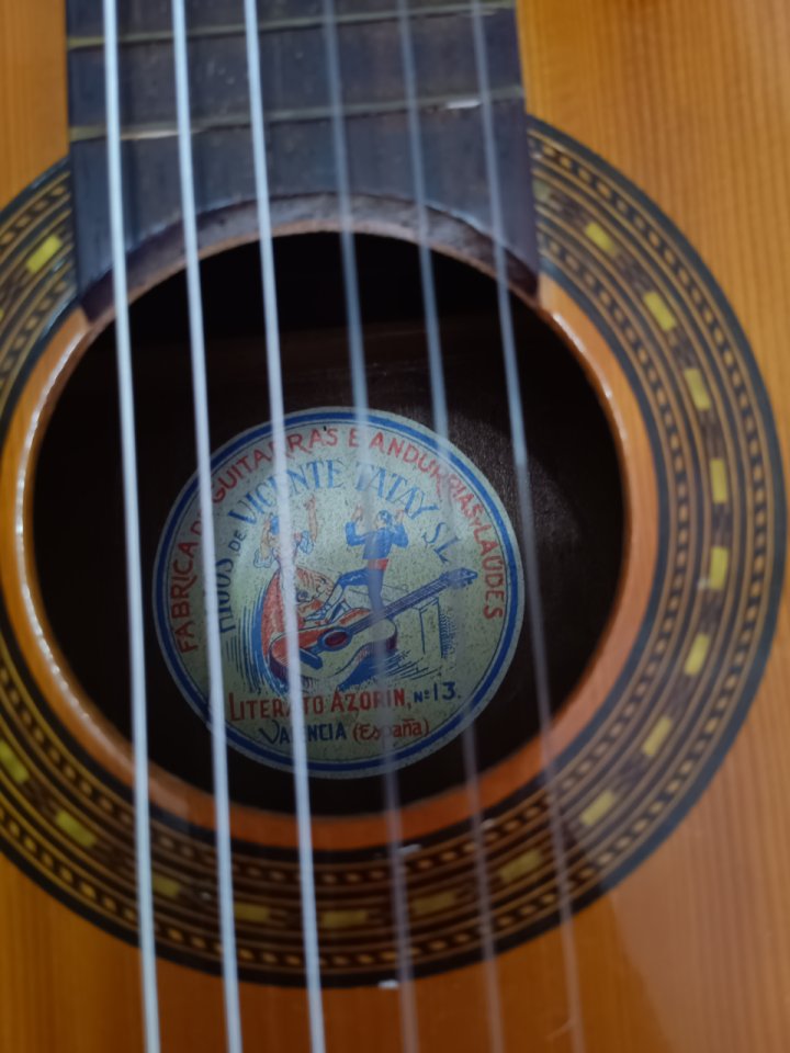 Guitarra clásica Hijos de Vicente Tatay de segunda mano · Foto 8 de 10 · Ourense · 200 €