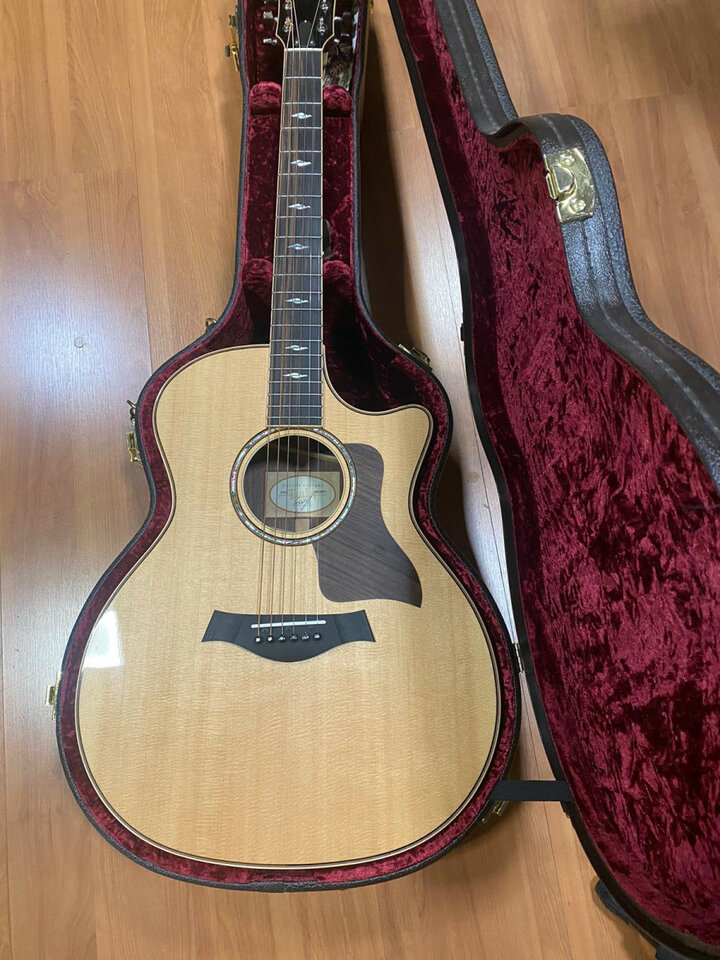 Taylor 814 CE nueva.