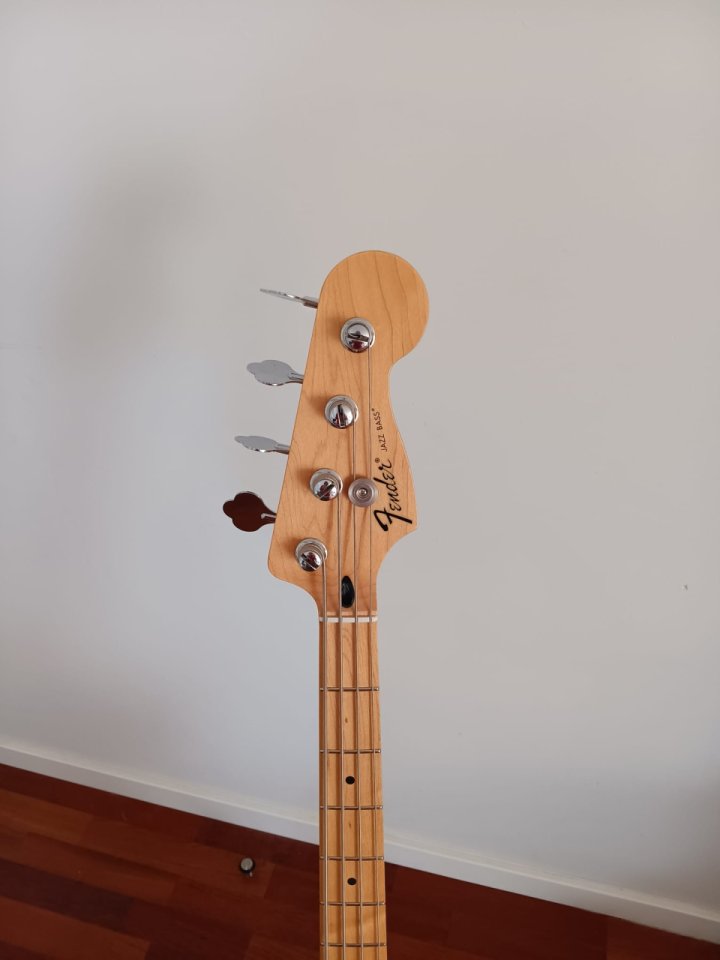 Fender Standard JAZZ BASS