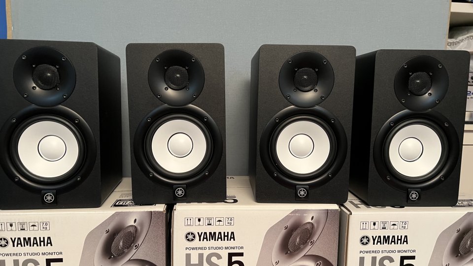 6 Altavoces Yamaha HS5