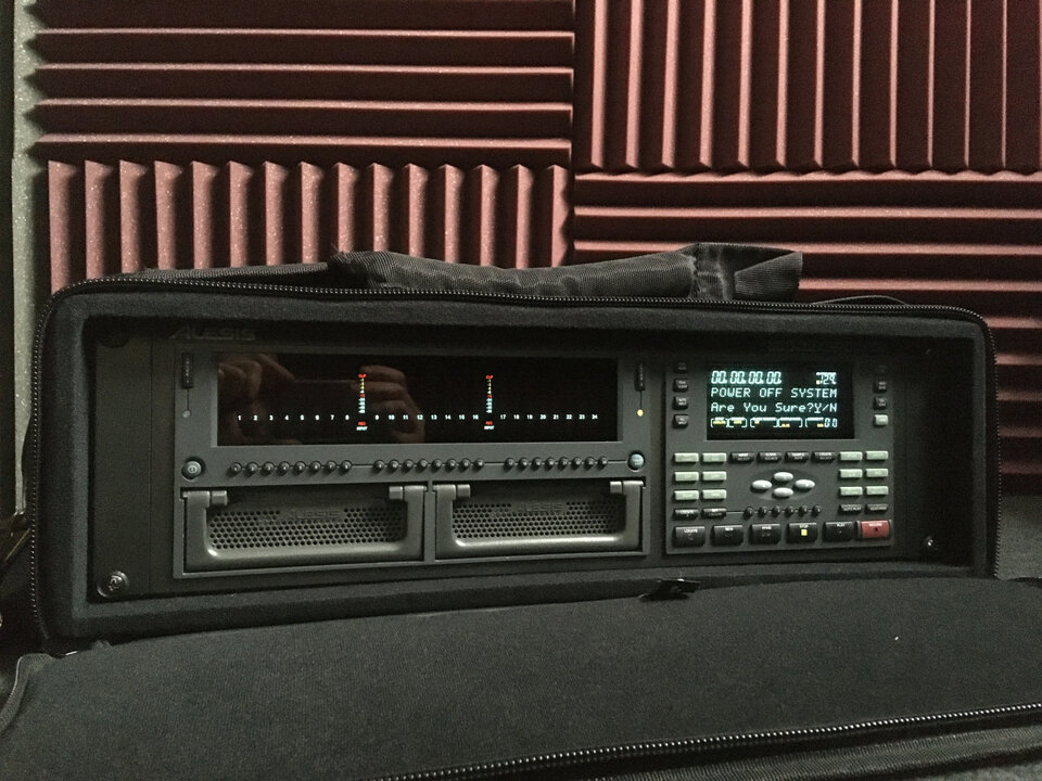 ALESIS HD24XR + Bolsa Rack 3U + Embalaje original.