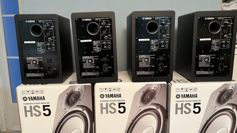 6 Altavoces Yamaha HS5