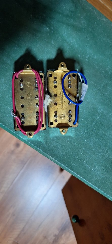 Pastillas y clavijero