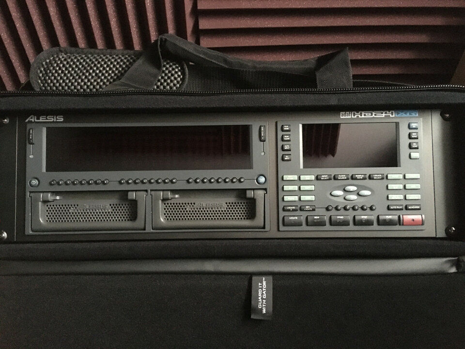 ALESIS HD24XR + Bolsa Rack 3U + Embalaje original.