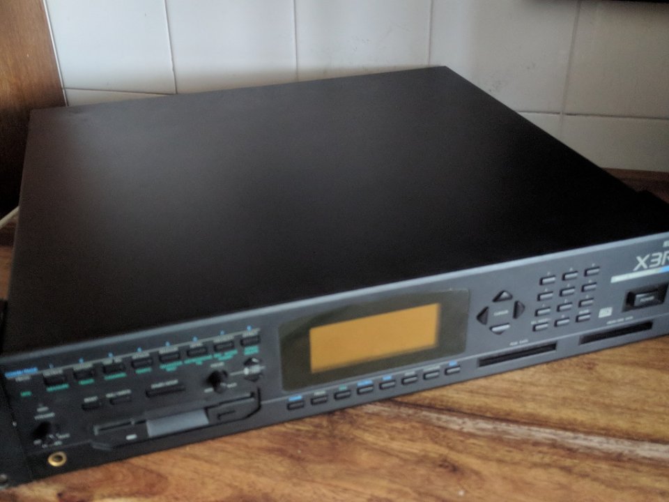 Korg X3R sintetizador