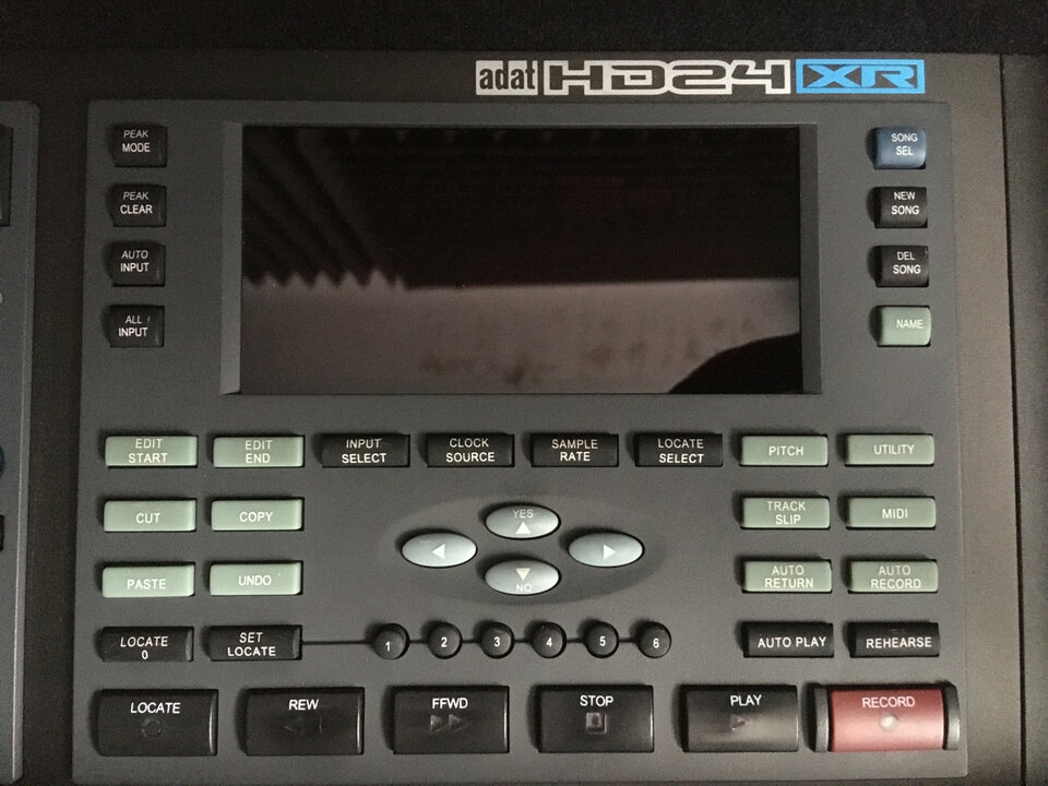 ALESIS HD24XR + Bolsa Rack 3U + Embalaje original.