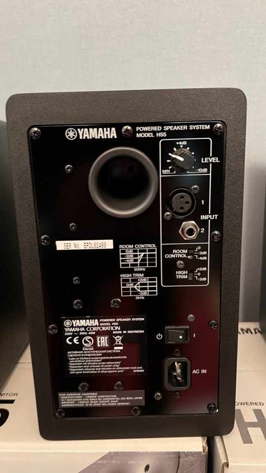 6 Altavoces Yamaha HS5