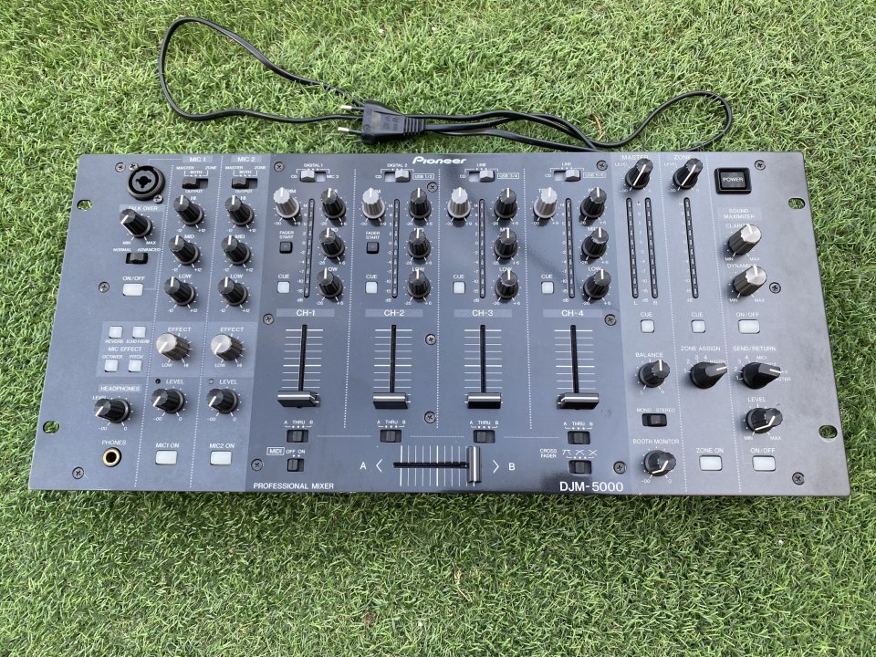 Pioneer DJM 5000 de segunda mano · Foto 1 de 9 · Ciudad Real · 495 €