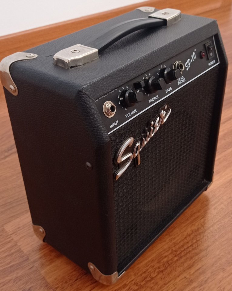 Amplificador guitarra eléctrica Squier de segunda mano · Foto 2 de 4 · Cuenca · 35 €