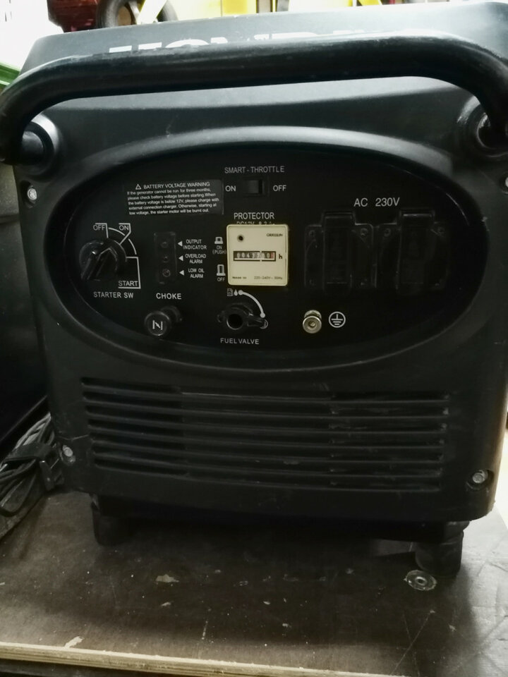 Generador inverter Honda EU30is - 3kVa estables. SOLO 437h uso