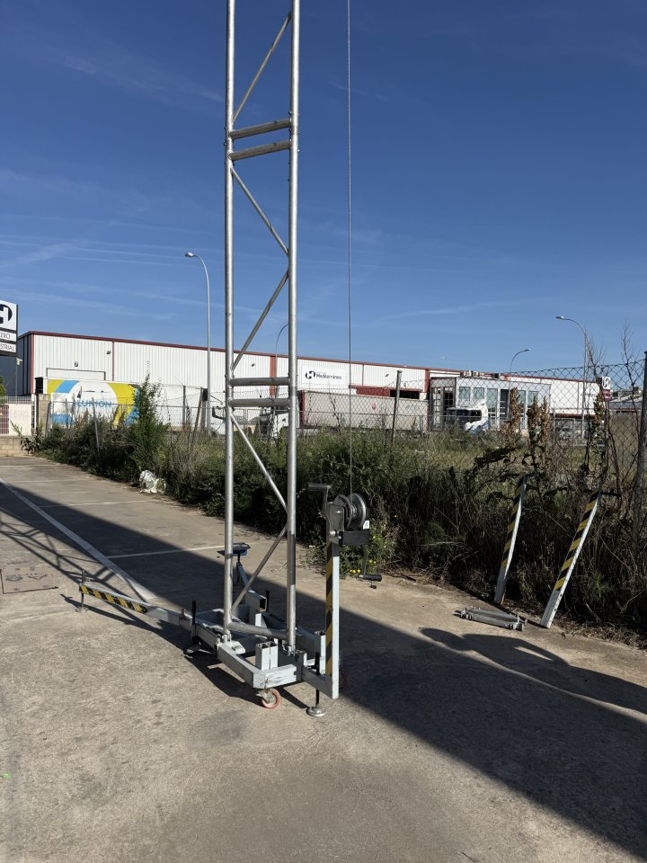 Torres de aluminio para elevación de equipos line array de segunda mano · Foto 5 de 6 · Guadalajara · 5000 €