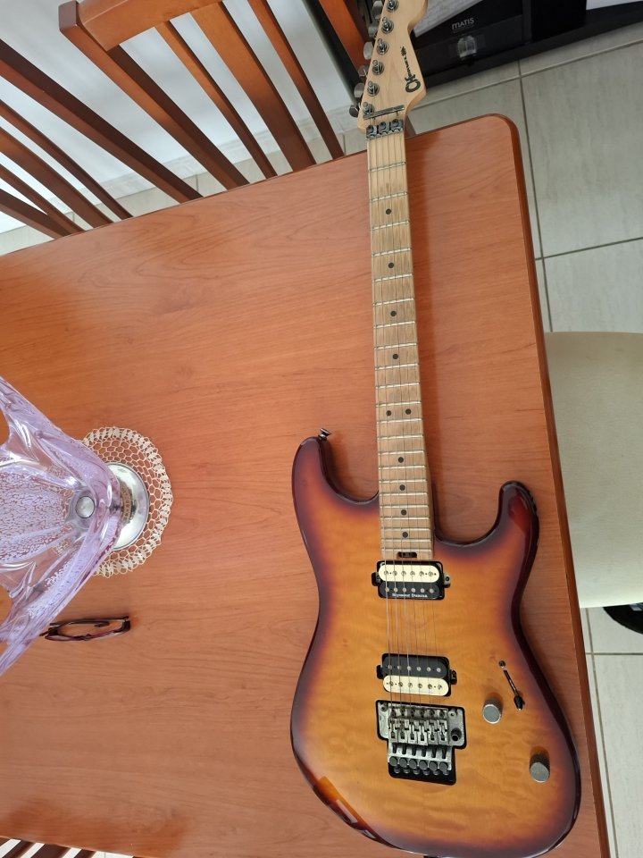 Guitarra charvel pro mod san dimas de segunda mano · Foto 1 de 2 · Barcelona · 600 €