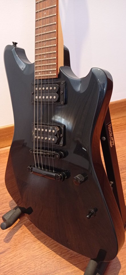 Guitarra eléctrica Fernandes de segunda mano · Foto 1 de 8 · Cuenca · 300 €