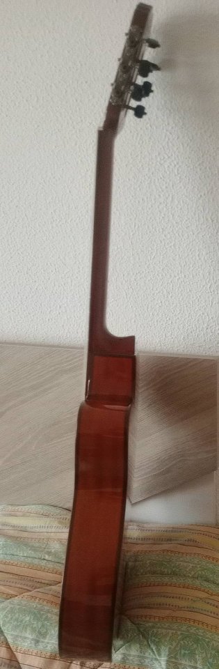 Guitarra Admira mejorada de segunda mano · Foto 2 de 7 · Cantabria · 290 €