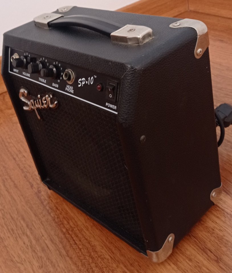 Amplificador guitarra eléctrica Squier de segunda mano · Foto 3 de 4 · Cuenca · 35 €