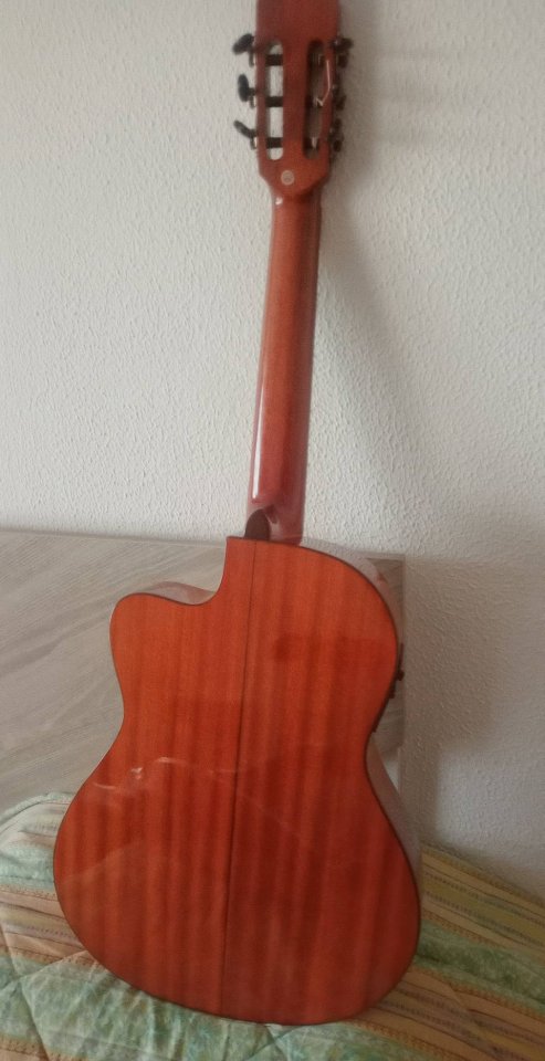 Guitarra Admira mejorada de segunda mano · Foto 3 de 7 · Cantabria · 290 €