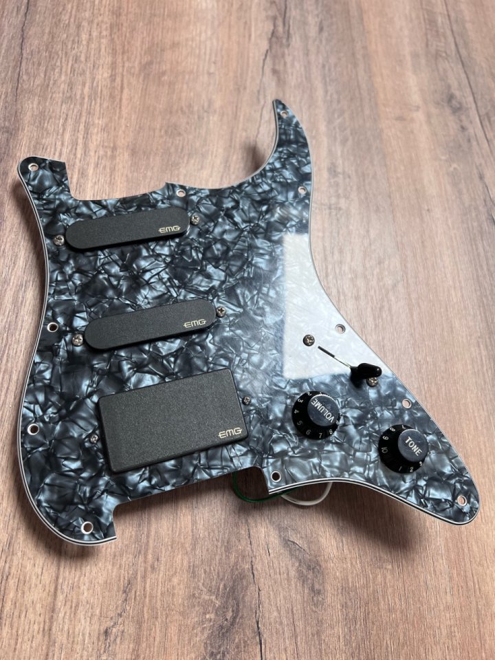 Golpeador Stratocaster EMG Steve Lukather