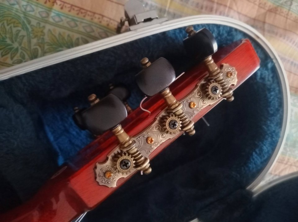 Guitarra Admira mejorada de segunda mano · Foto 5 de 7 · Cantabria · 290 €