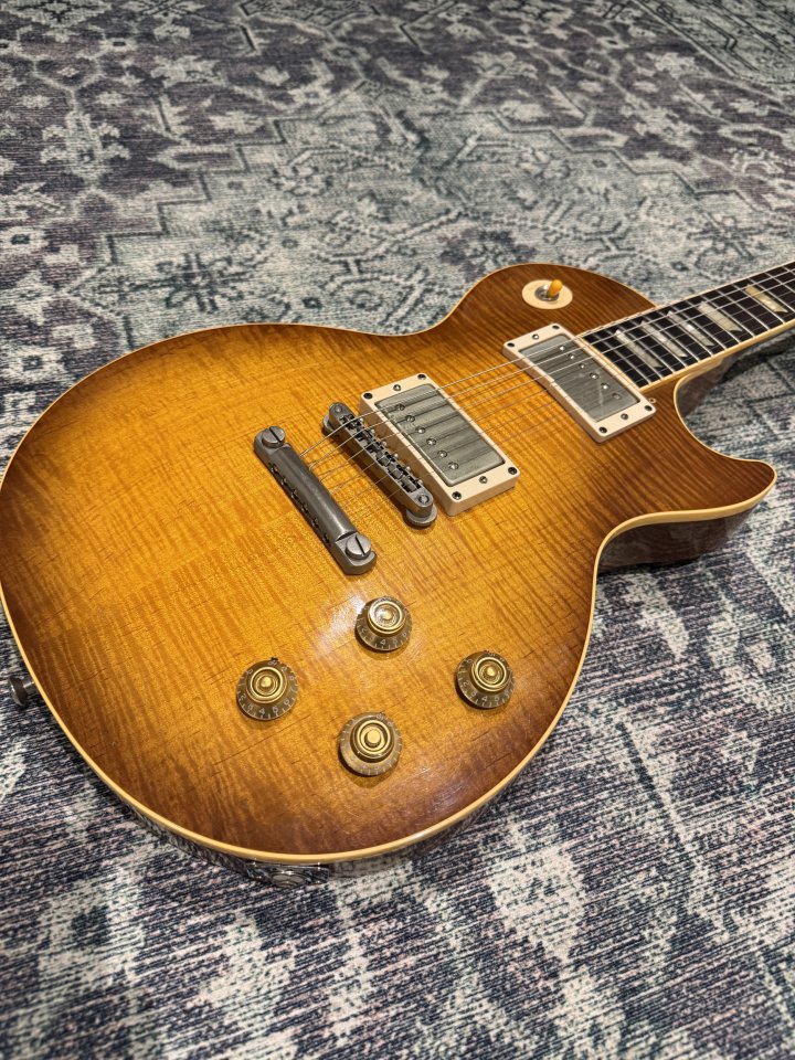 Cambio Gibson Les Paul Traditional Plus 2010 Honey Burst (Relic y Mejorada) de segunda mano · Foto 2 de 10 · Girona · 2150 €