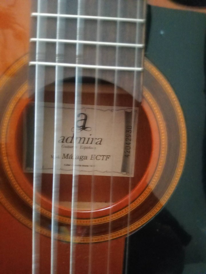 Guitarra Admira mejorada de segunda mano · Foto 6 de 7 · Cantabria · 290 €