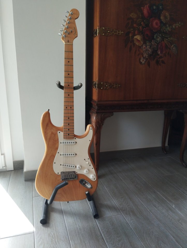 Fender Stratocaster Americana 1996 de segunda mano · Foto 1 de 4 · Valencia · 1000 €