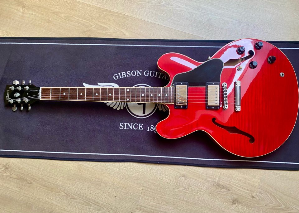 Gibson Memphis ES-335 Dot 2007 Gloss Figured Cherry de segunda mano · Foto 5 de 10 · Pontevedra · 2850 €