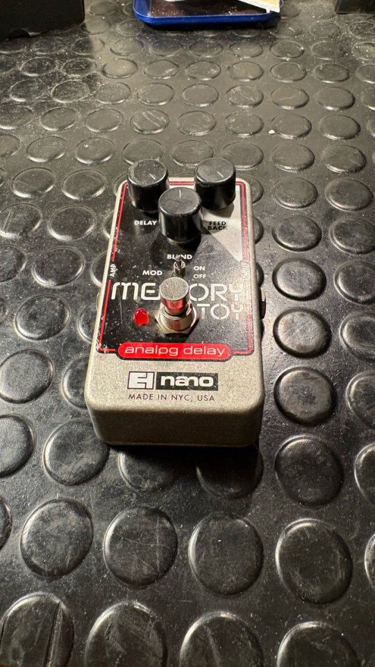 Pedal delay EHX Memory Toy de segunda mano · Foto 2 de 7 · León · 70 €