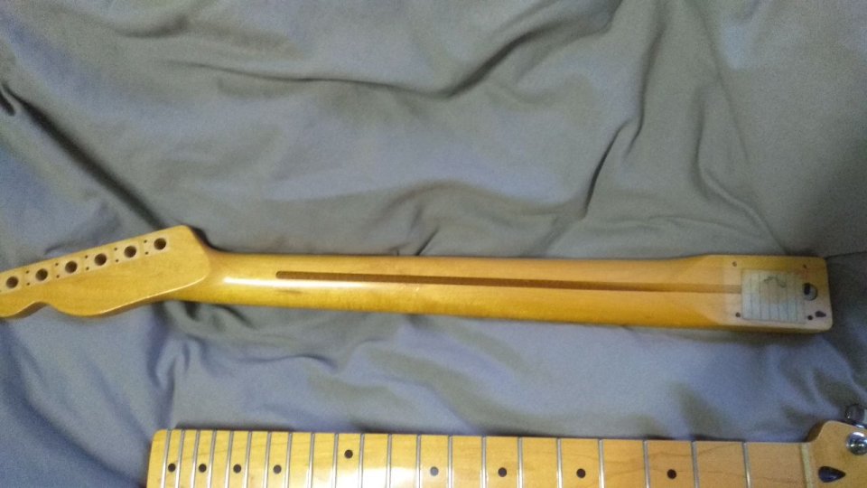 (o VENDO) Mástil FENDER TELEcaster x Mástil Stratocaster (palorrosa mejor)