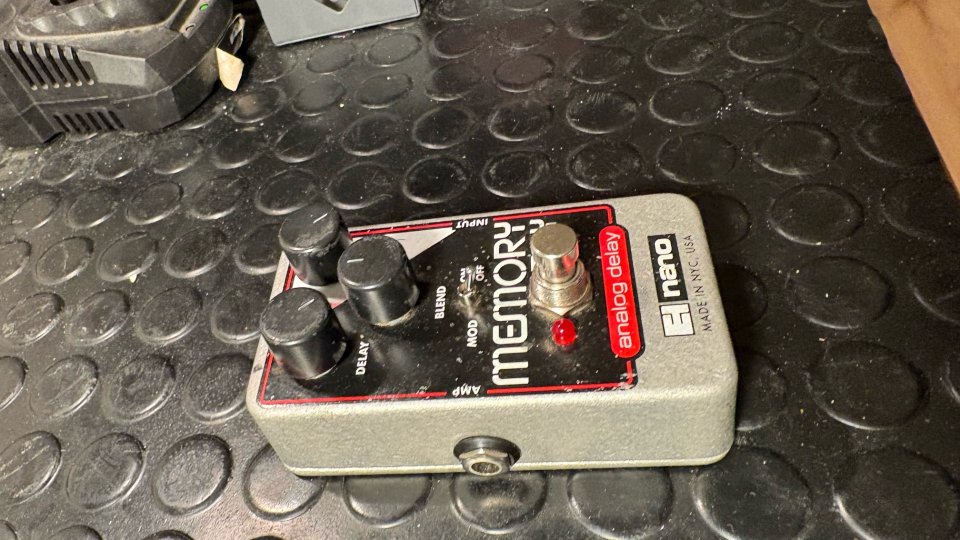 Pedal delay EHX Memory Toy de segunda mano · Foto 3 de 7 · León · 70 €