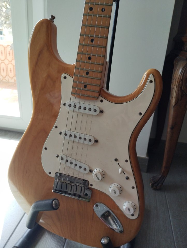 Fender Stratocaster Americana 1996 de segunda mano · Foto 3 de 4 · Valencia · 1000 €