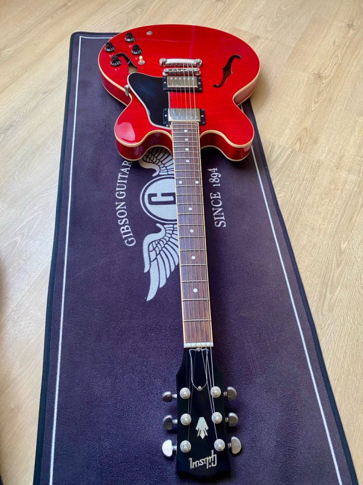 Gibson Memphis ES-335 Dot 2007 Gloss Figured Cherry de segunda mano · Foto 6 de 10 · Pontevedra · 2850 €