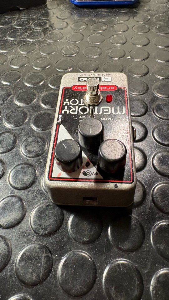 Pedal delay EHX Memory Toy de segunda mano · Foto 4 de 7 · León · 70 €