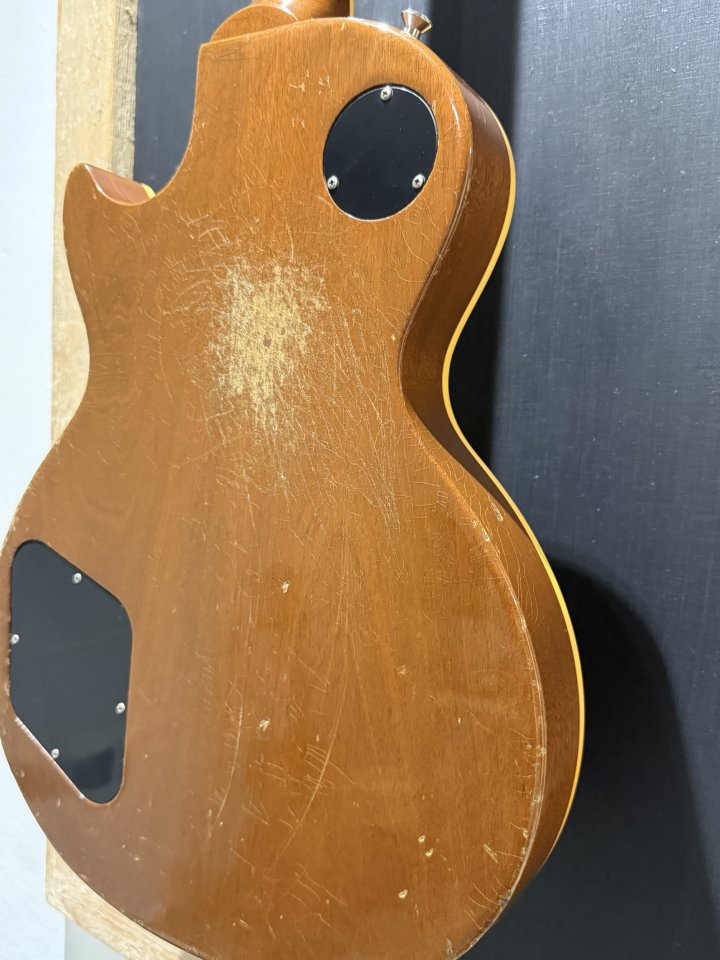 Cambio Gibson Les Paul Traditional Plus 2010 Honey Burst (Relic y Mejorada) de segunda mano · Foto 5 de 10 · Girona · 2150 €