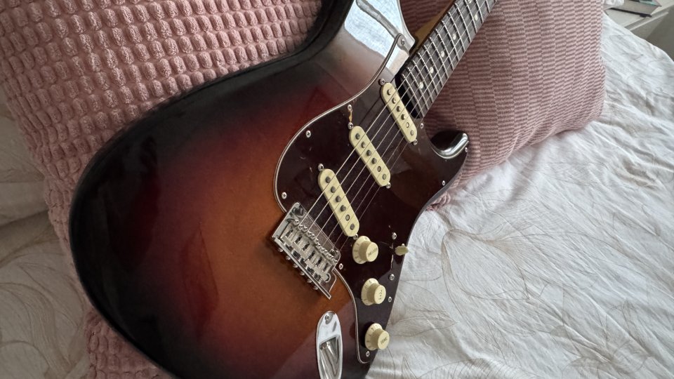 Fender Stratocaster American Professional II 3TBS de segunda mano · Foto 7 de 7 · Madrid · 1450 €