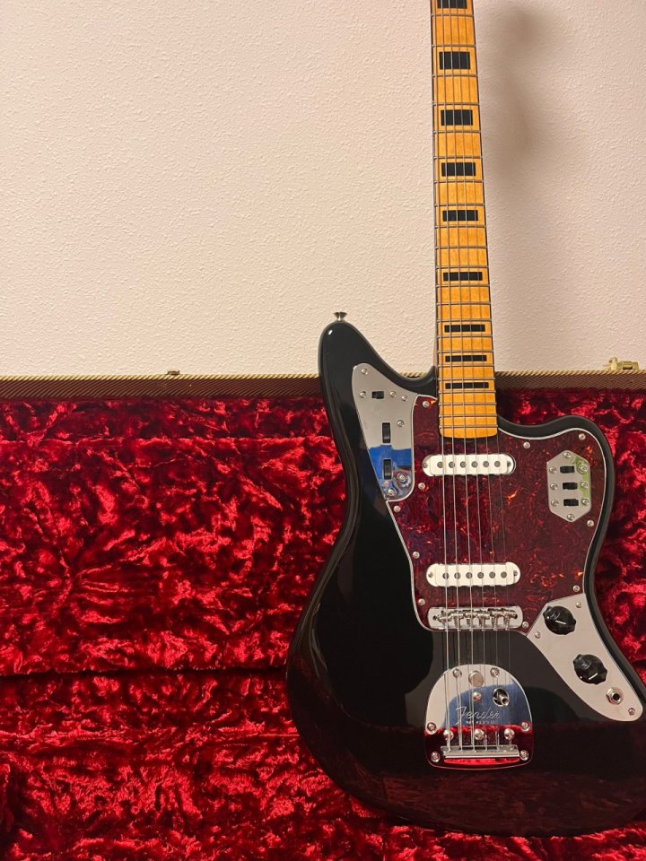 Fender Jaguar Vintera II de segunda mano · Foto 1 de 5 · Valencia · 1050 €
