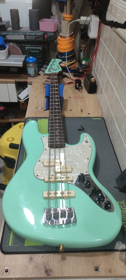 Bajo Harley Benton JB-62CC SFG ULTRA-MODIFICADO