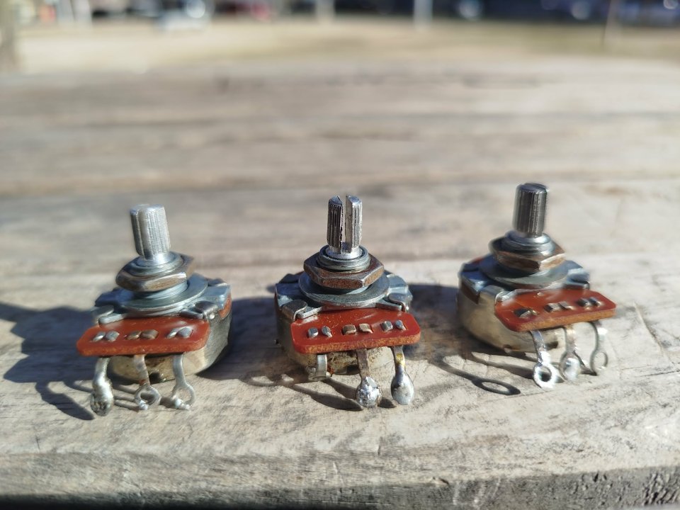 CTS 250 K set potenciometros Fullerton 1983 Fender Stratocaster de segunda mano · Foto 1 de 9 · Albacete · 175 €