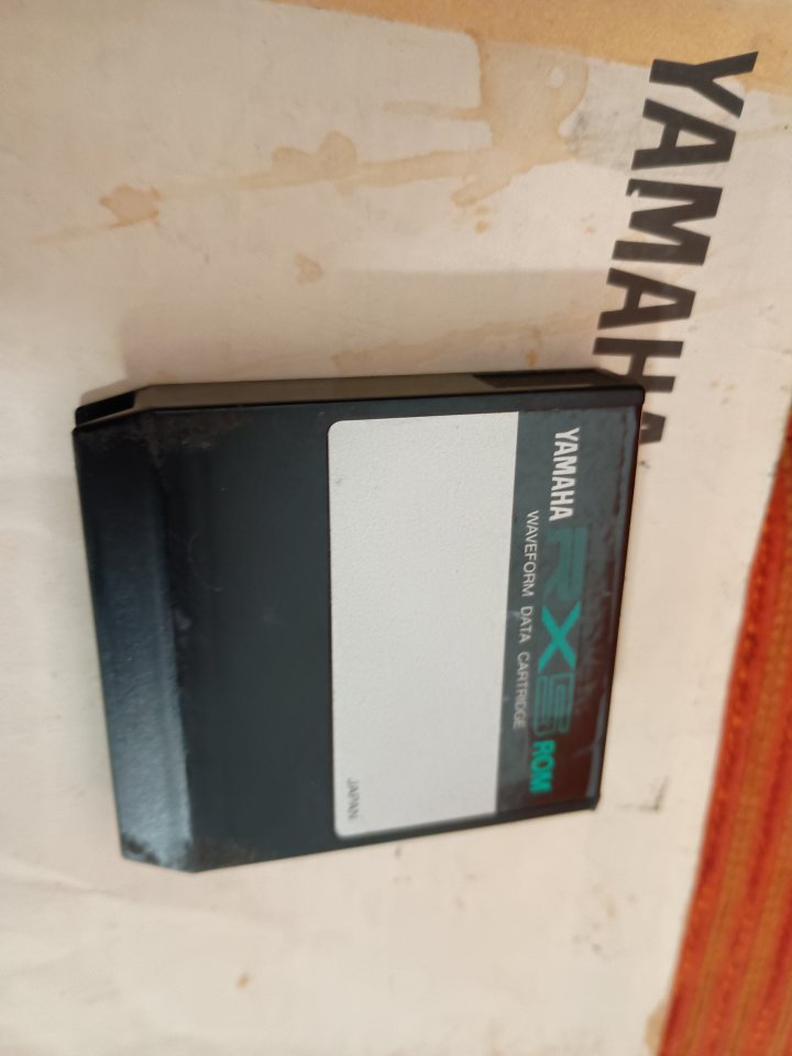 Caja de ritmos Yamaha RX5