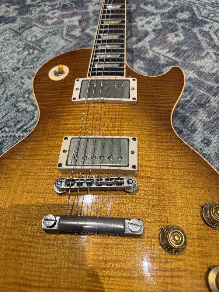 Cambio Gibson Les Paul Traditional Plus 2010 Honey Burst (Relic y Mejorada) de segunda mano · Foto 9 de 10 · Girona · 2150 €