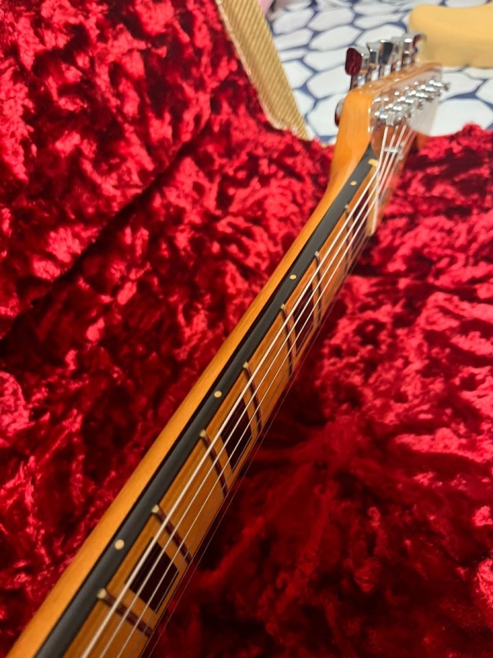 Fender Jaguar Vintera II de segunda mano · Foto 4 de 5 · Valencia · 1050 €