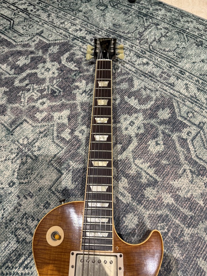 Cambio Gibson Les Paul Traditional Plus 2010 Honey Burst (Relic y Mejorada) de segunda mano · Foto 10 de 10 · Girona · 2150 €