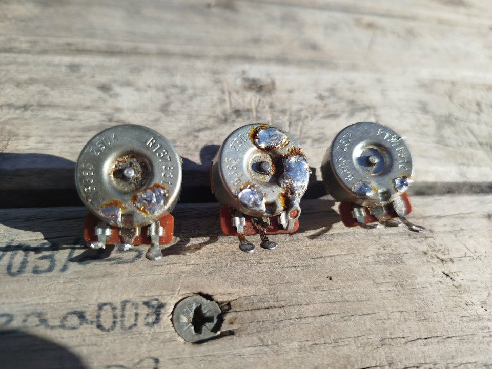 CTS 250 K set potenciometros Fullerton 1983 Fender Stratocaster de segunda mano · Foto 3 de 9 · Albacete · 175 €