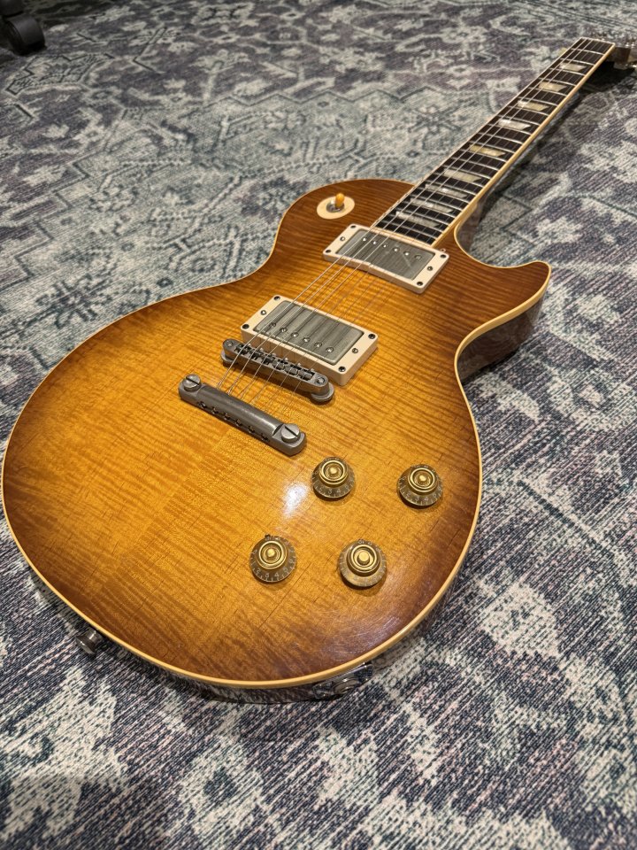 Cambio Gibson Les Paul Traditional Plus 2010 Honey Burst (Relic y Mejorada) de segunda mano · Foto 8 de 10 · Girona · 2150 €
