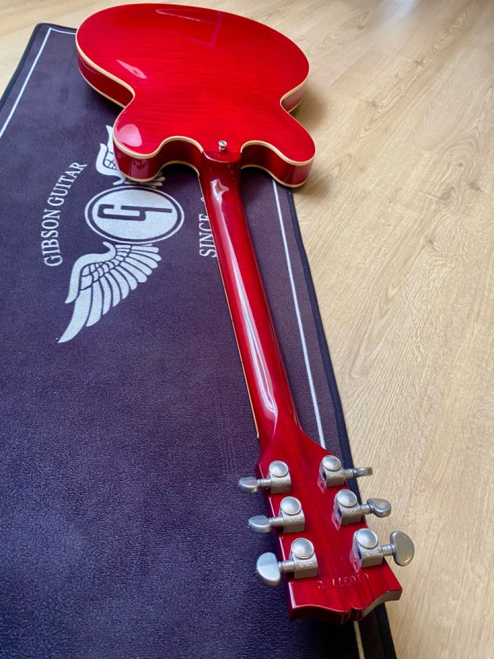 Gibson Memphis ES-335 Dot 2007 Gloss Figured Cherry de segunda mano · Foto 9 de 10 · Pontevedra · 2850 €
