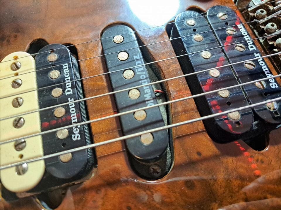 Ibanez Premium RG970 WBWZ-WLB por Marshall SV-20