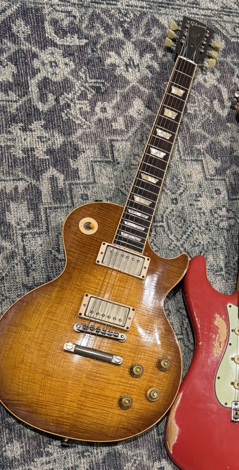 Cambio Gibson Les Paul Traditional Plus 2010 Honey Burst (Relic y Mejorada) de segunda mano · Foto 1 de 10 · Girona · 2150 €