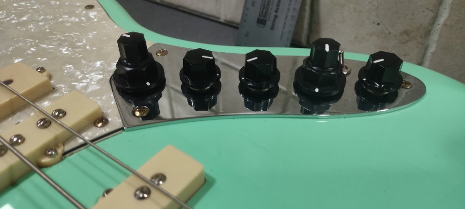 Bajo Harley Benton JB-62CC SFG ULTRA-MODIFICADO